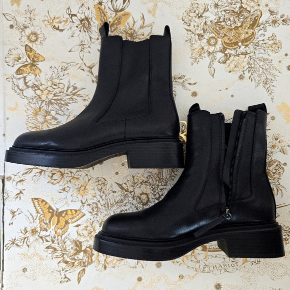ZARA Black Ankle Low Heel Winter Essential 100% Leather Boots Zipper Size 8 - Picture 1 of 9